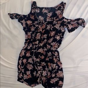 Black floral off the shoulder romper size M ☺️